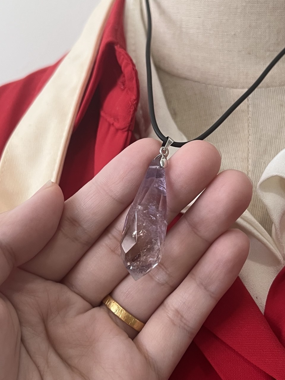 紫黄晶吊坠手持实拍