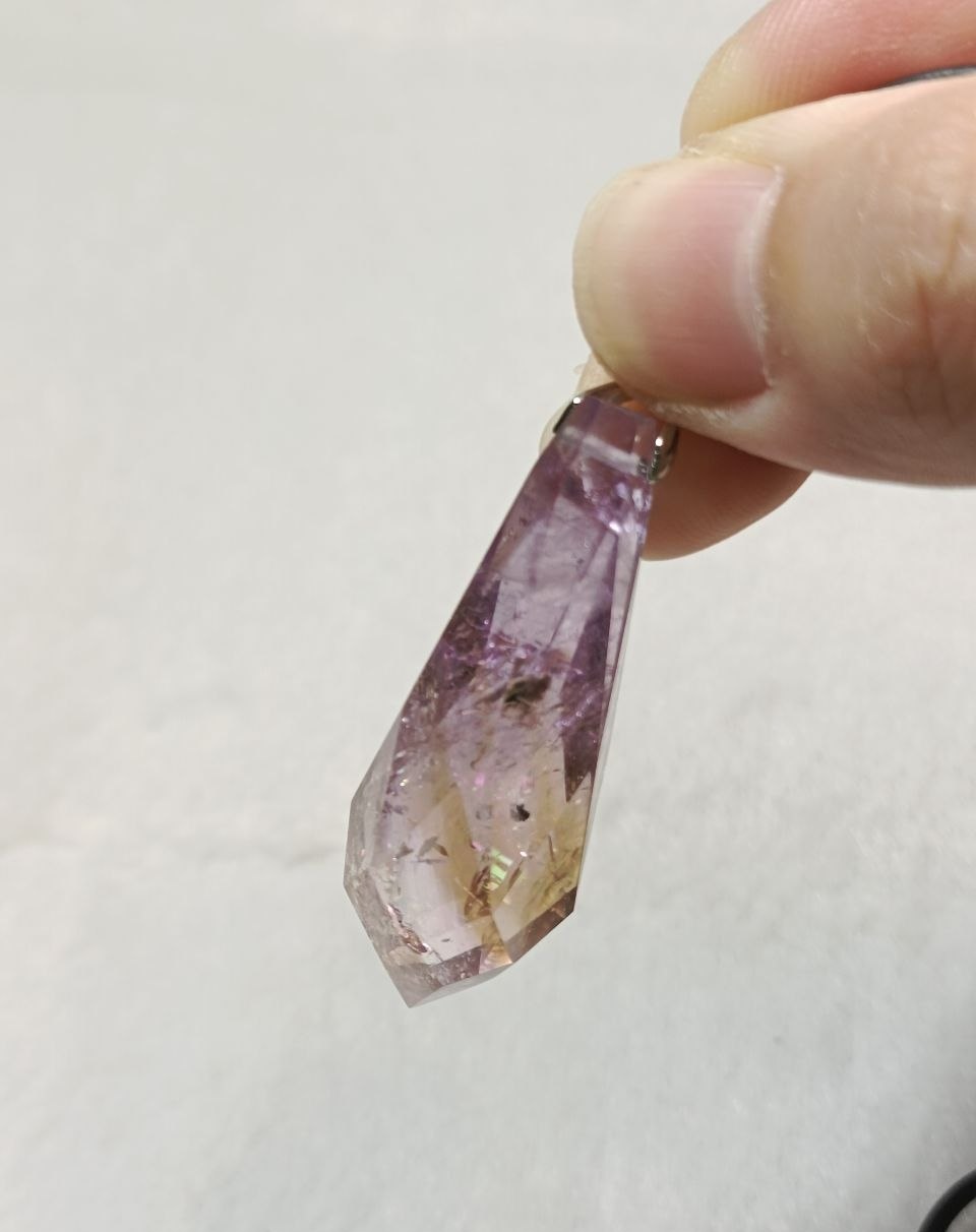 紫黄晶晶体侧面